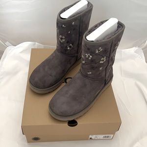 Ugg Women’s Classic Short Blossom Size 9
